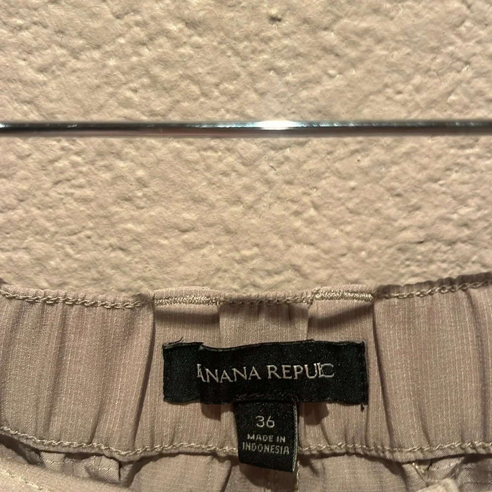 Banana Republic Men's Tan Shorts Performance Fabric Size 36